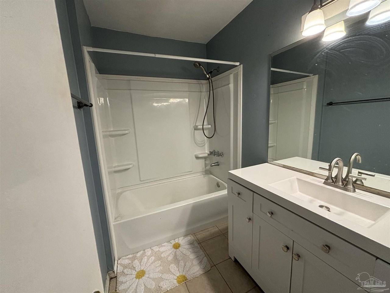 7462 Northpointe Blvd - Photo 2 of 9