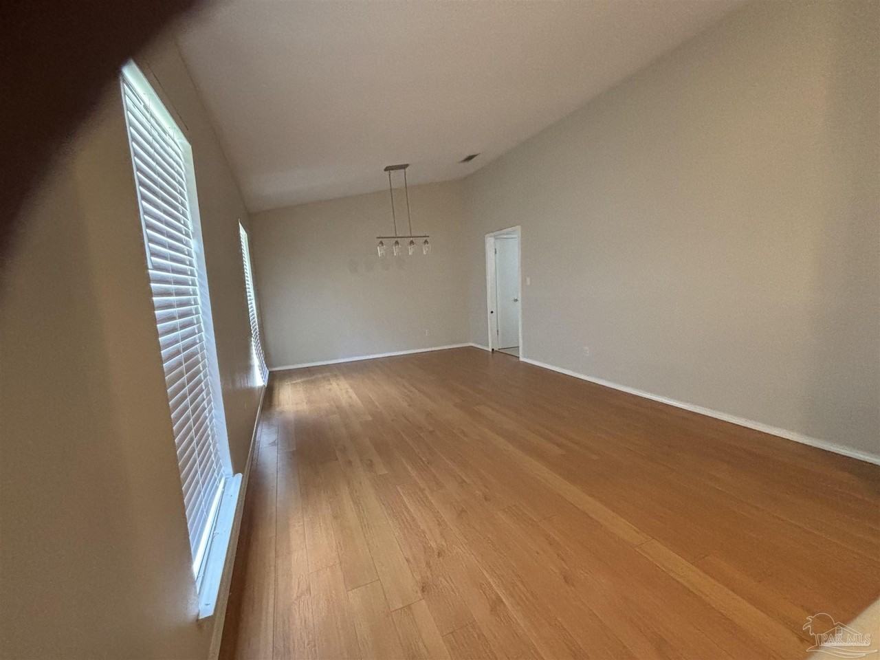 7462 Northpointe Blvd - Photo 5 of 9