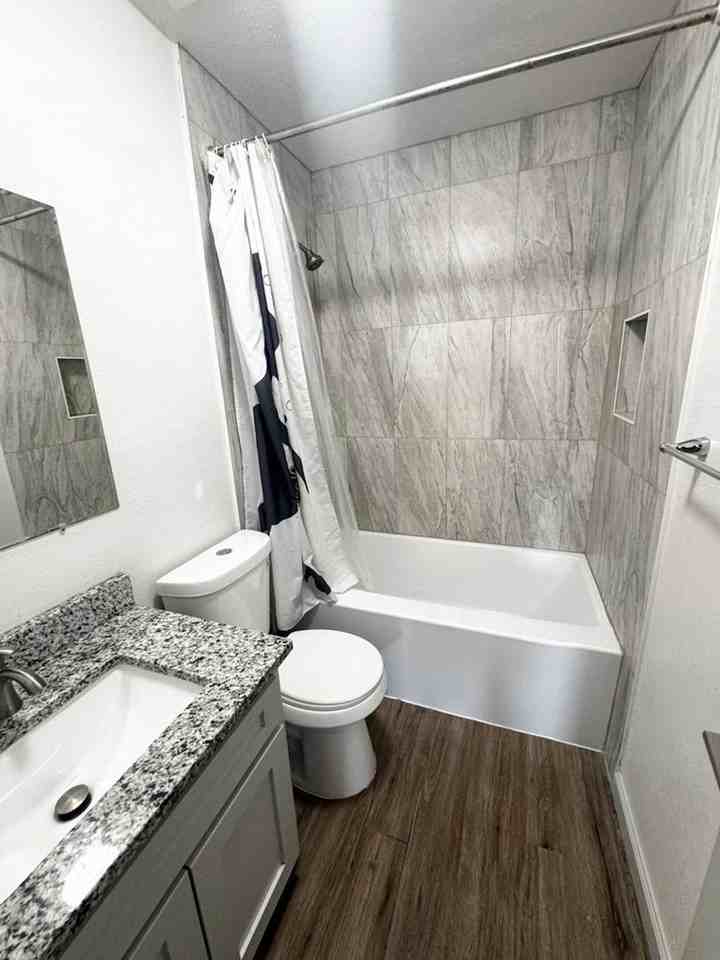 4707 Shadylane Dr - Photo 6 of 9