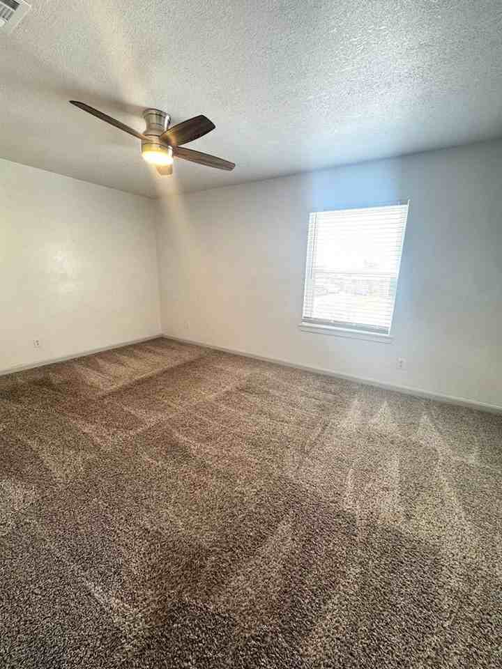 4707 Shadylane Dr - Photo 7 of 9
