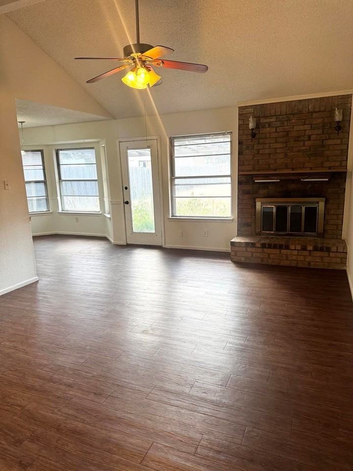 5202 Ric Dr - Photo 2 of 11