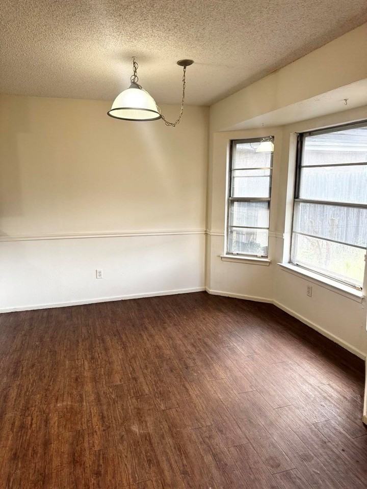 5202 Ric Dr - Photo 3 of 11