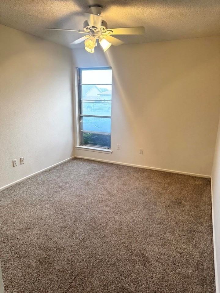 5202 Ric Dr - Photo 5 of 11