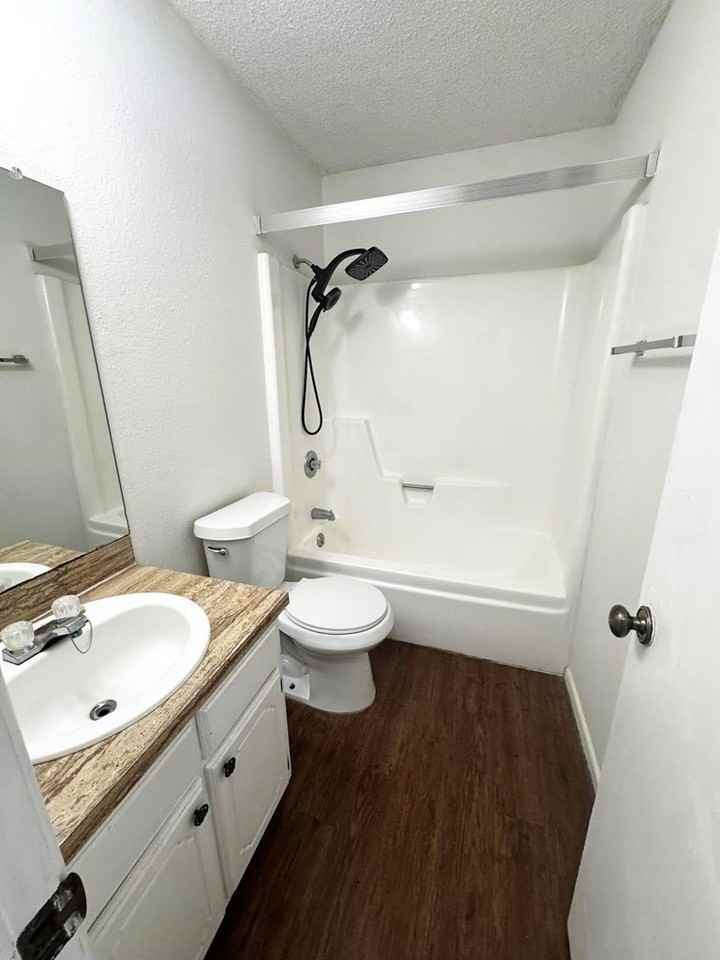 5202 Ric Dr - Photo 6 of 11