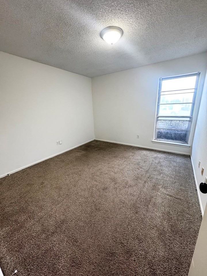 5202 Ric Dr - Photo 7 of 11