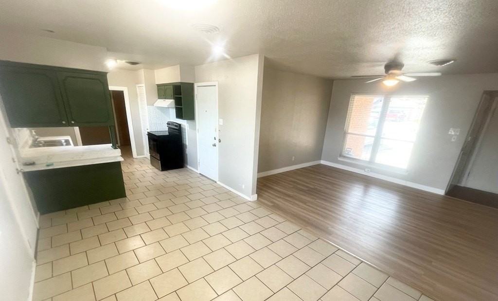 4805 Storey Ave - Photo 3 of 10