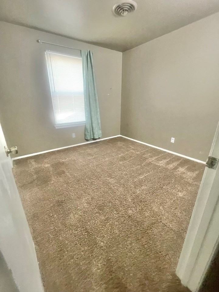 4805 Storey Ave - Photo 5 of 10
