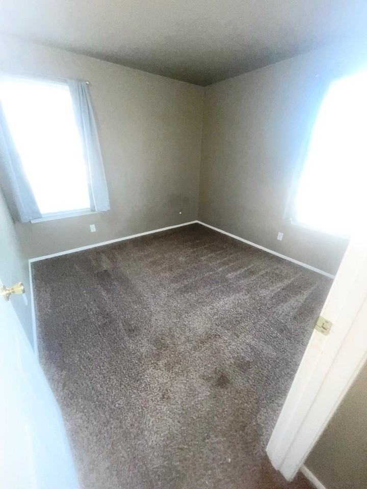 4805 Storey Ave - Photo 7 of 10