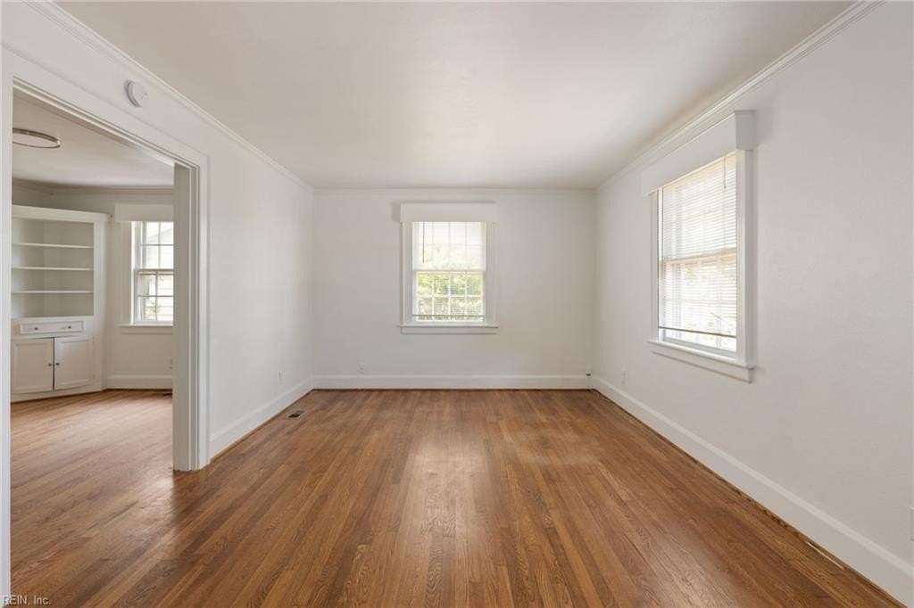 317 35th St - Photo 4 of 19