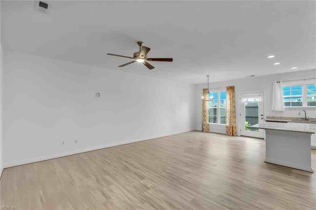 2421 Trafton Pl - Photo 4 of 34