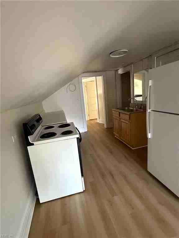 751 Shirley Ave #3 - Photo 3 of 9