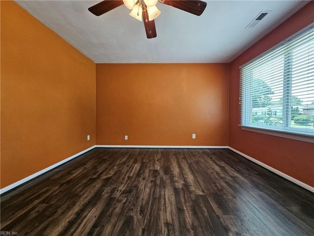 3413 Newport Dr - Photo 3 of 23