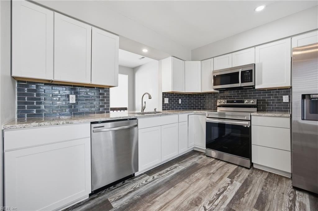 3670 Essex Pond Quay - Photo 2 of 20