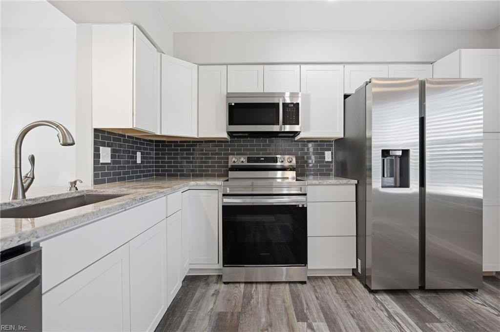 3670 Essex Pond Quay - Photo 3 of 20