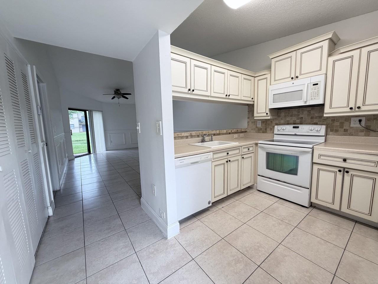 9919 Nob Hill Ct #9919 - Photo 2 of 18