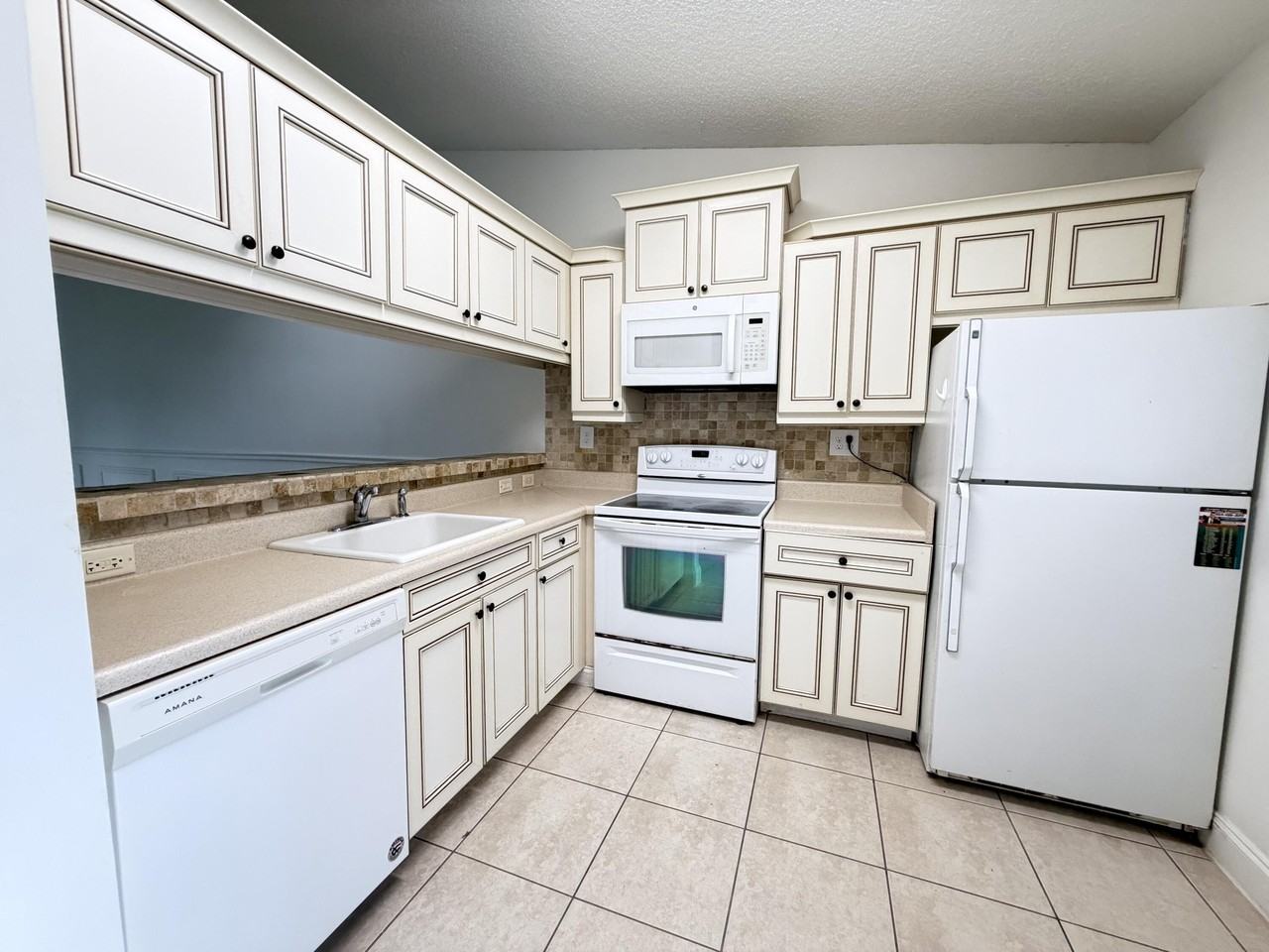 9919 Nob Hill Ct #9919 - Photo 3 of 18