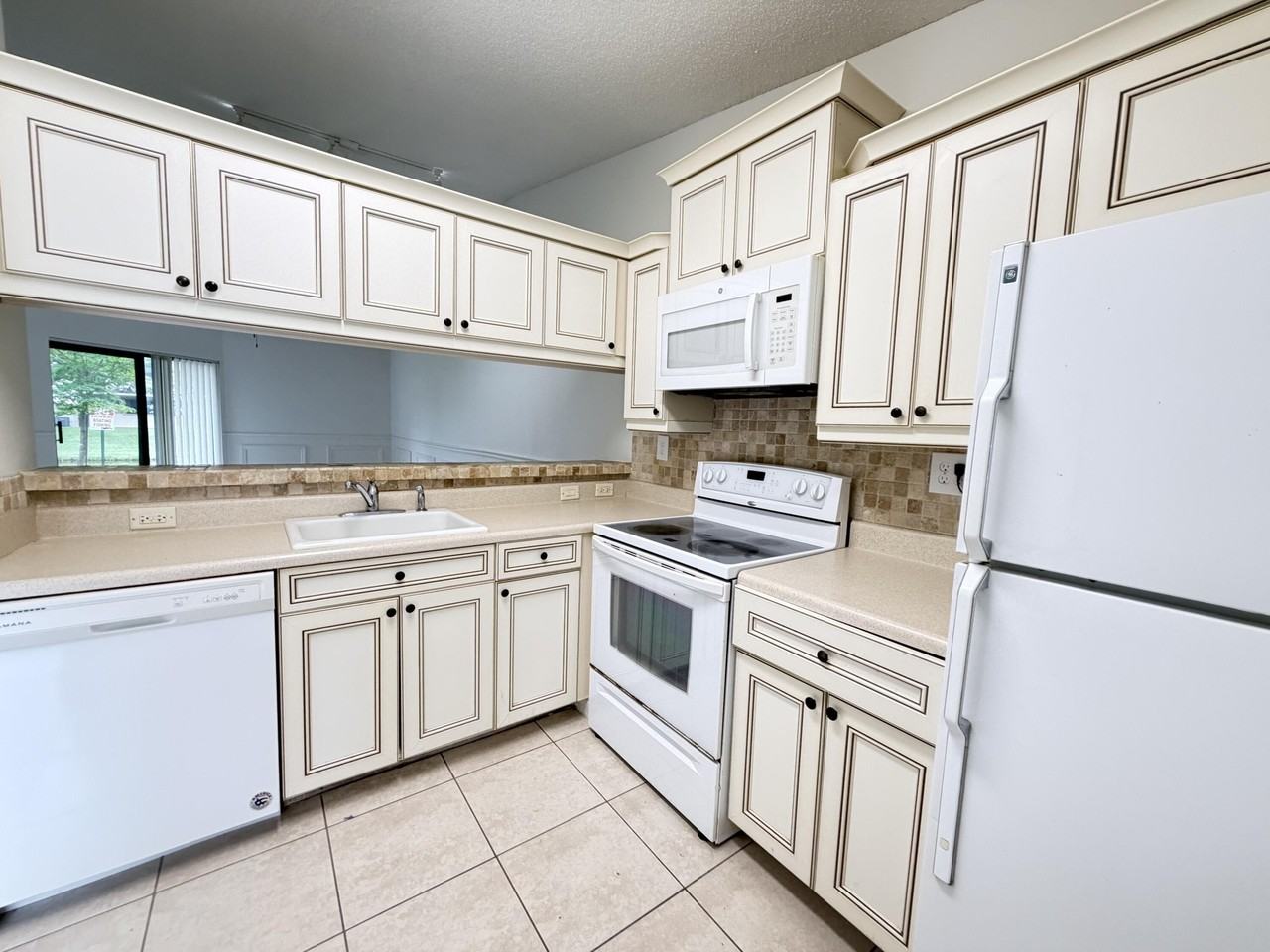 9919 Nob Hill Ct #9919 - Photo 4 of 18