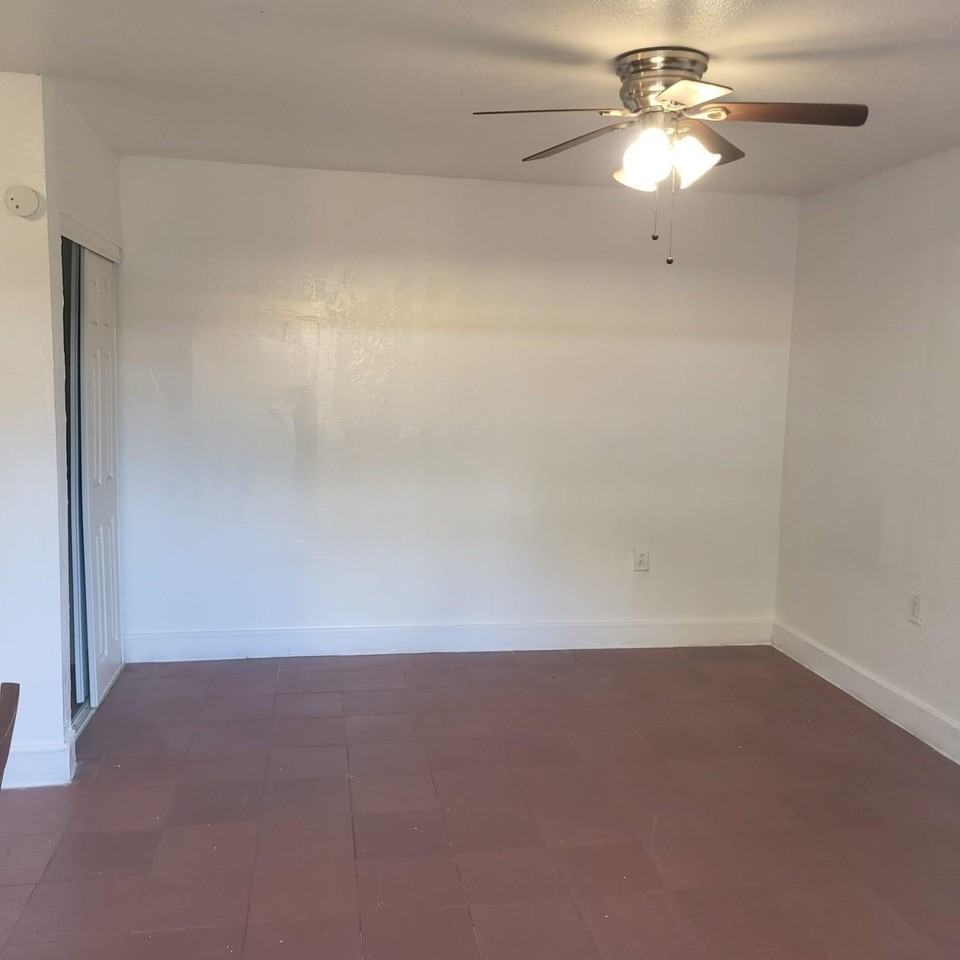 112 Newton Rd #BACK - Photo 5 of 11