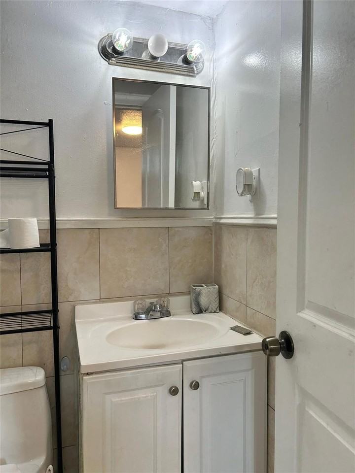 112 Newton Rd #BACK - Photo 7 of 11