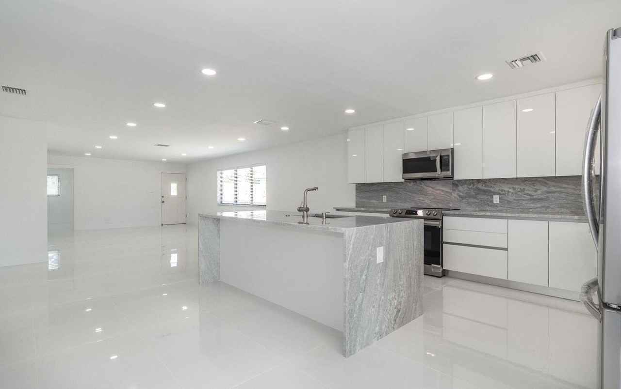 524 Nw 53rd St - Photo 4 of 36