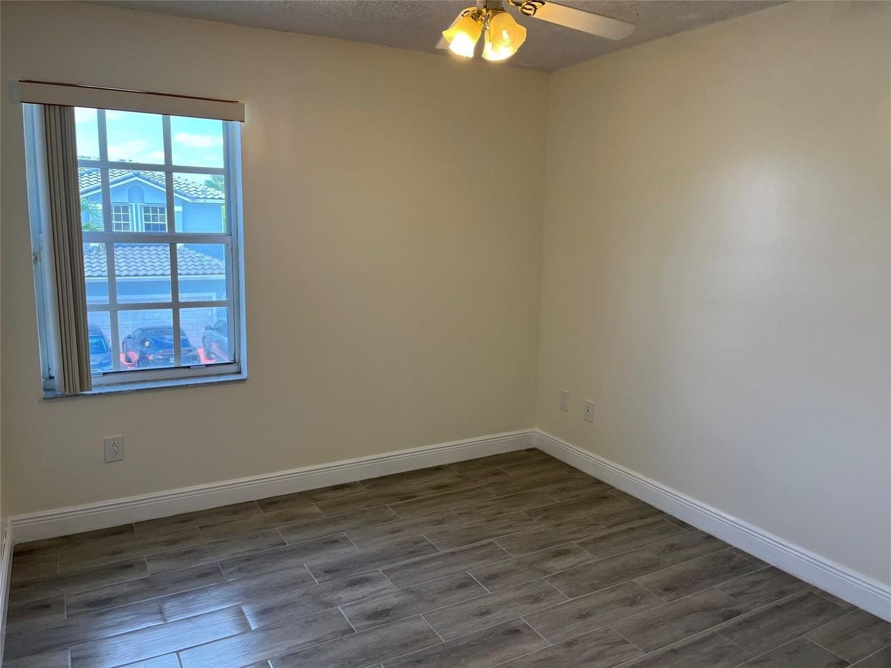 16404 Nw 19th St - Photo 6 of 20