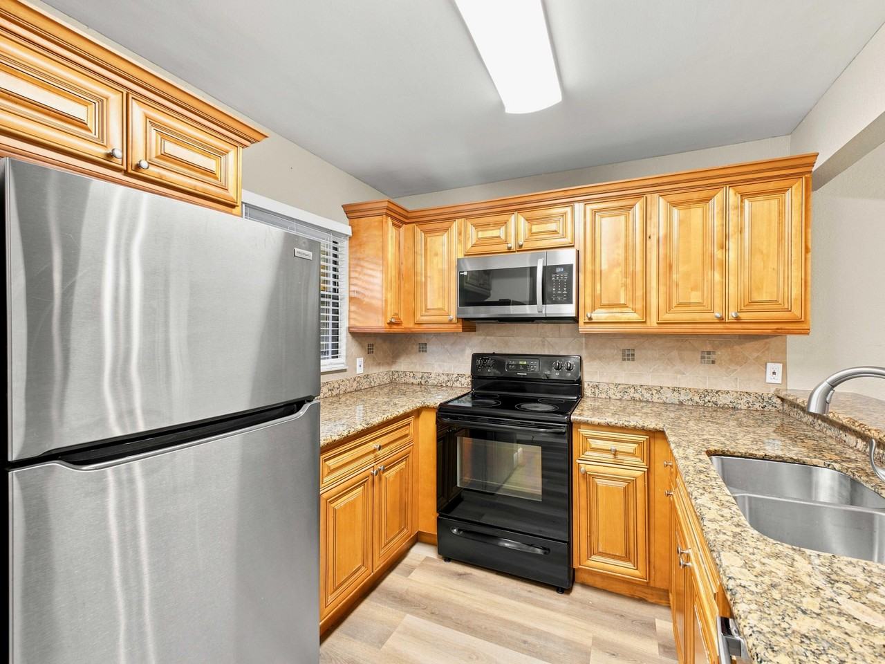 1601 Balfour Point Dr #H - Photo 5 of 28