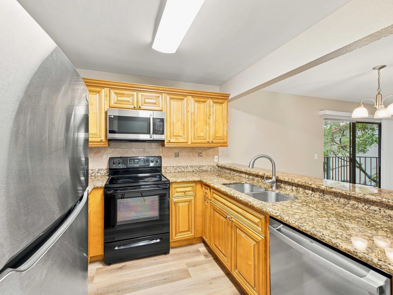 1601 Balfour Point Dr #H - Photo 6 of 28