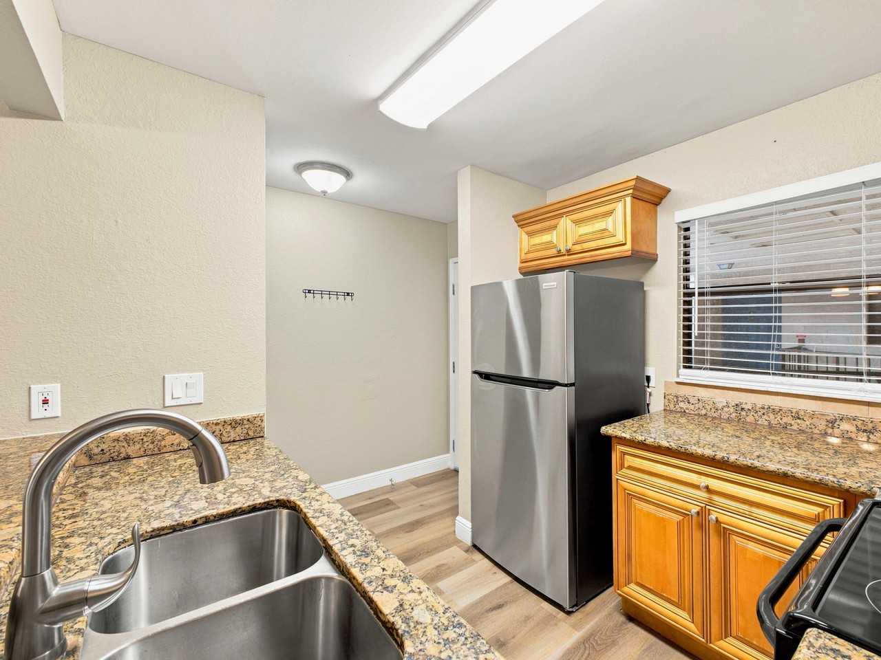 1601 Balfour Point Dr #H - Photo 7 of 28