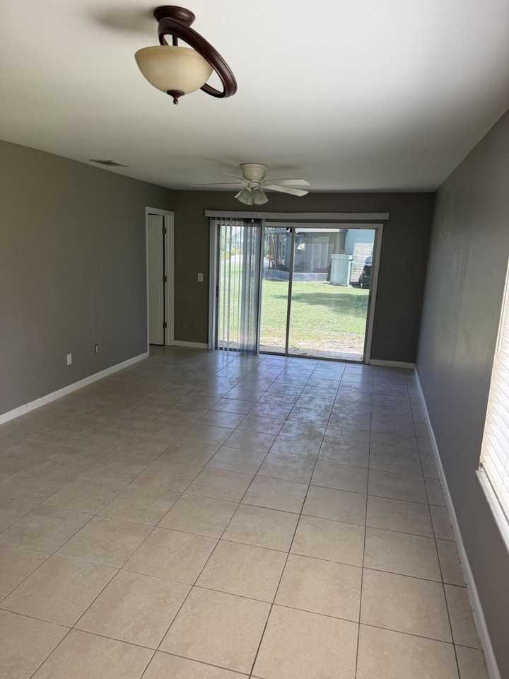 1456 Se Rivergreen Cir - Photo 4 of 10