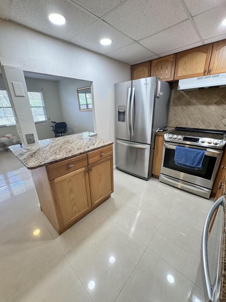 1036 Harwood D #1036 - Photo 7 of 23
