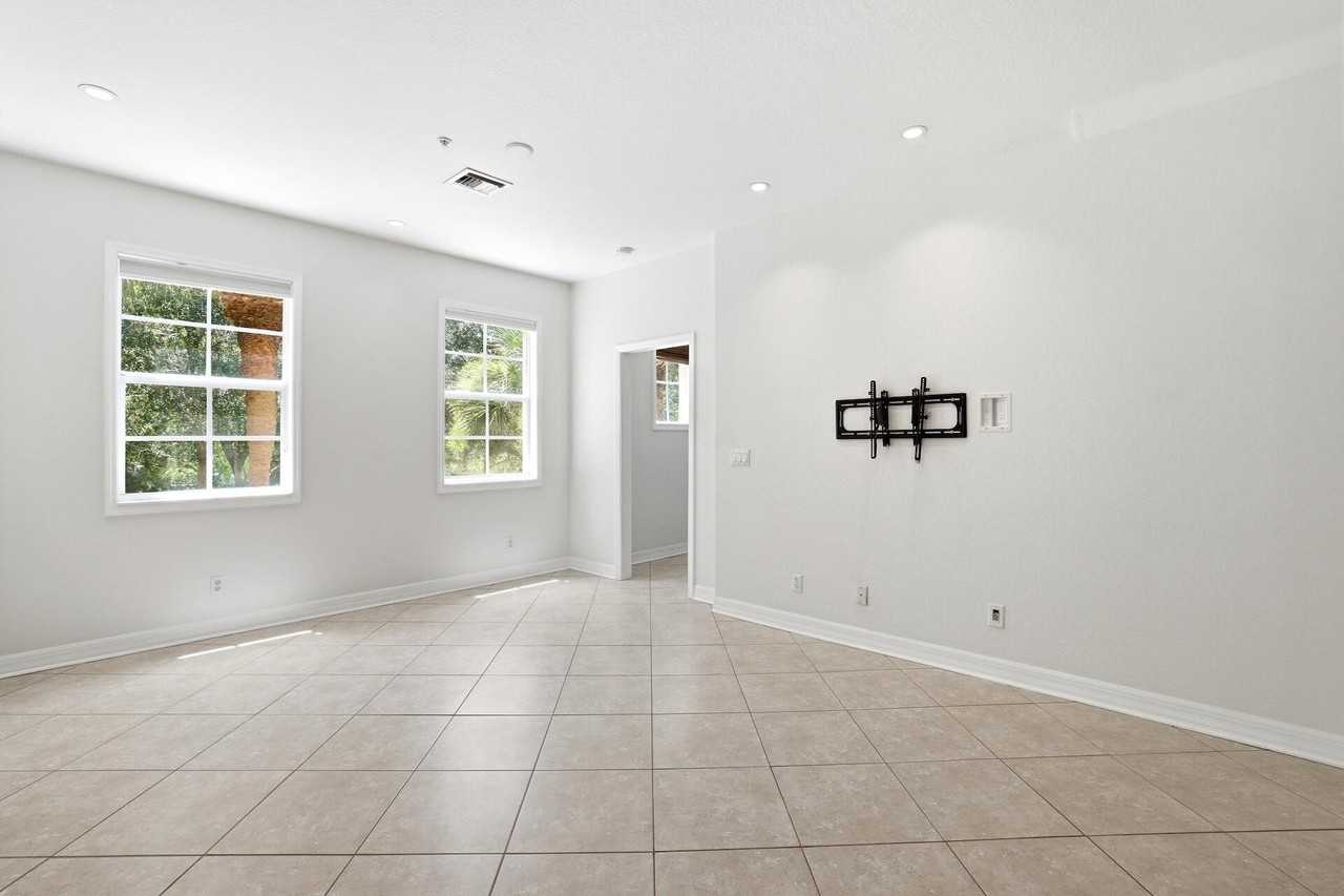 127 E Thatch Palm Cir - Photo 6 of 21