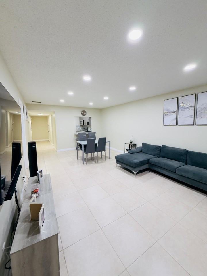 5545 Lakewood Cir N #425 - Photo 3 of 19