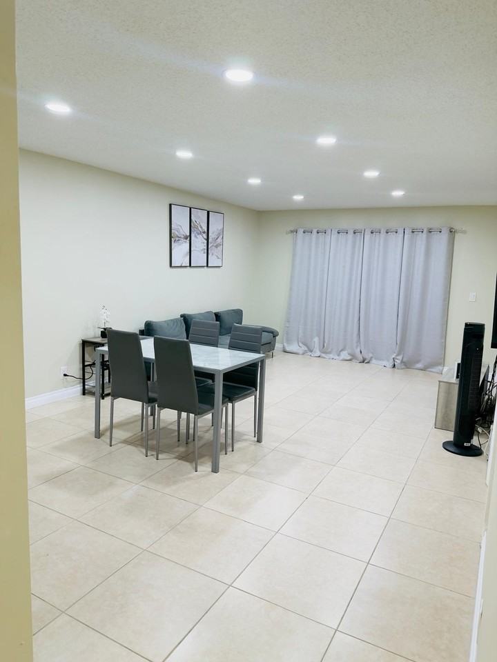 5545 Lakewood Cir N #425 - Photo 4 of 19