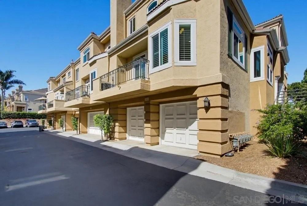 7130 Calabria Ct #E - Photo 5 of 50