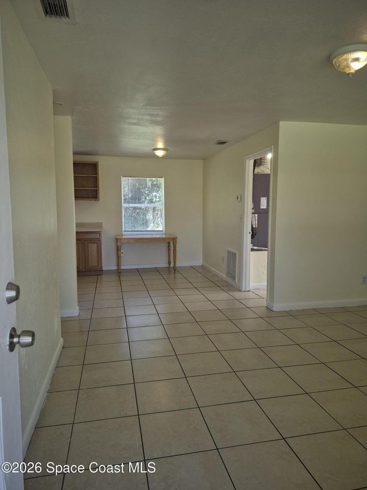819 Cedar Dr - Photo 2 of 13