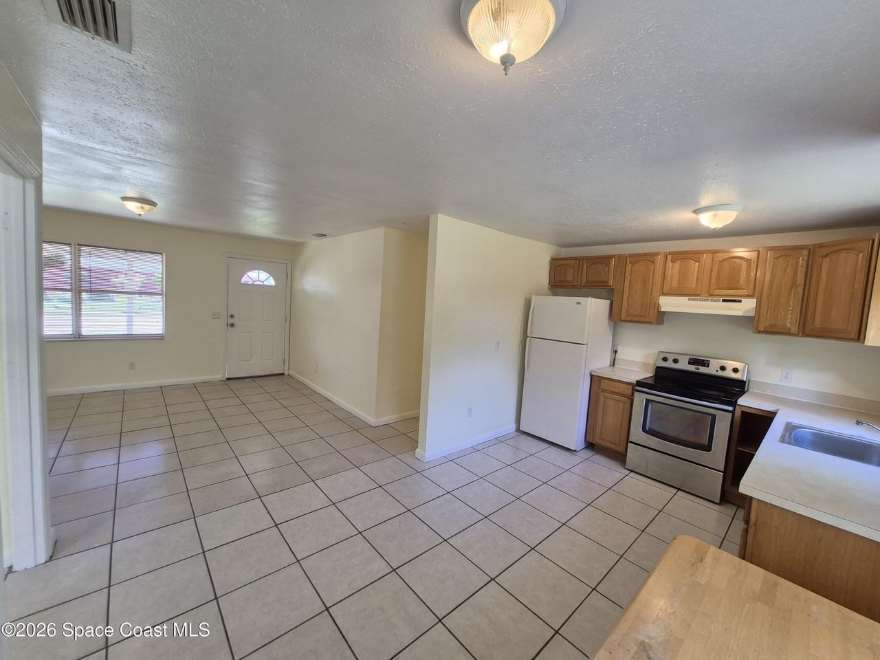819 Cedar Dr - Photo 3 of 13