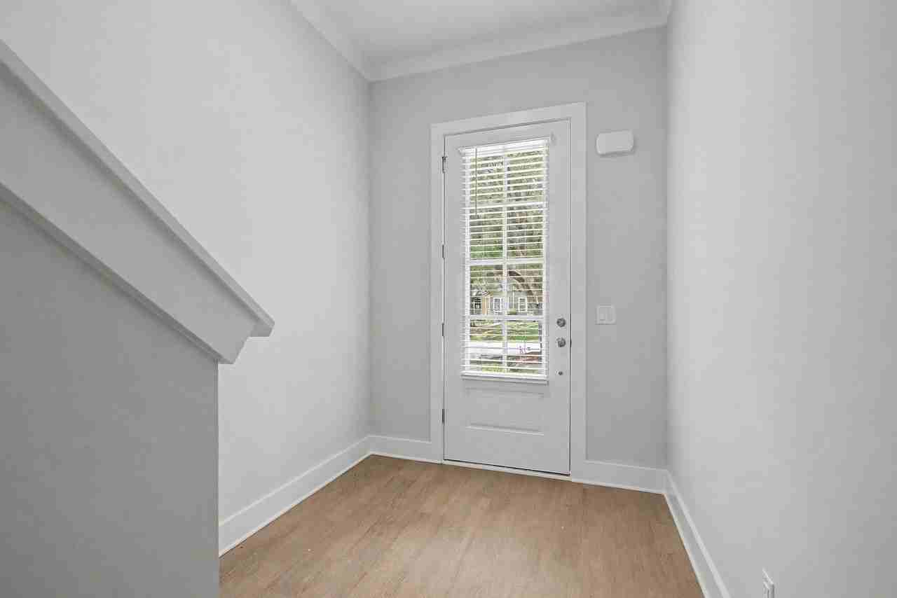 4065 Four Oaks Blvd - Photo 4 of 41