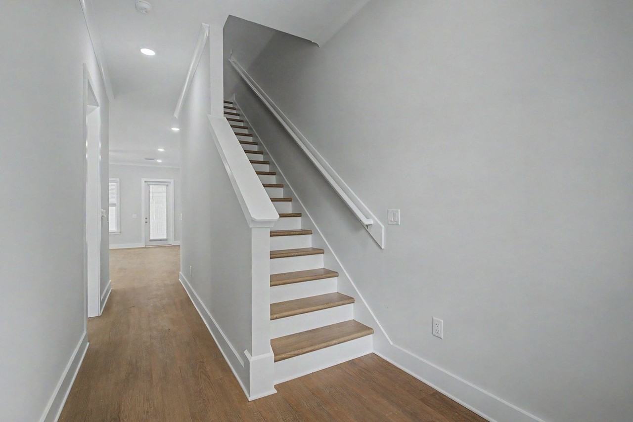 4065 Four Oaks Blvd - Photo 6 of 41