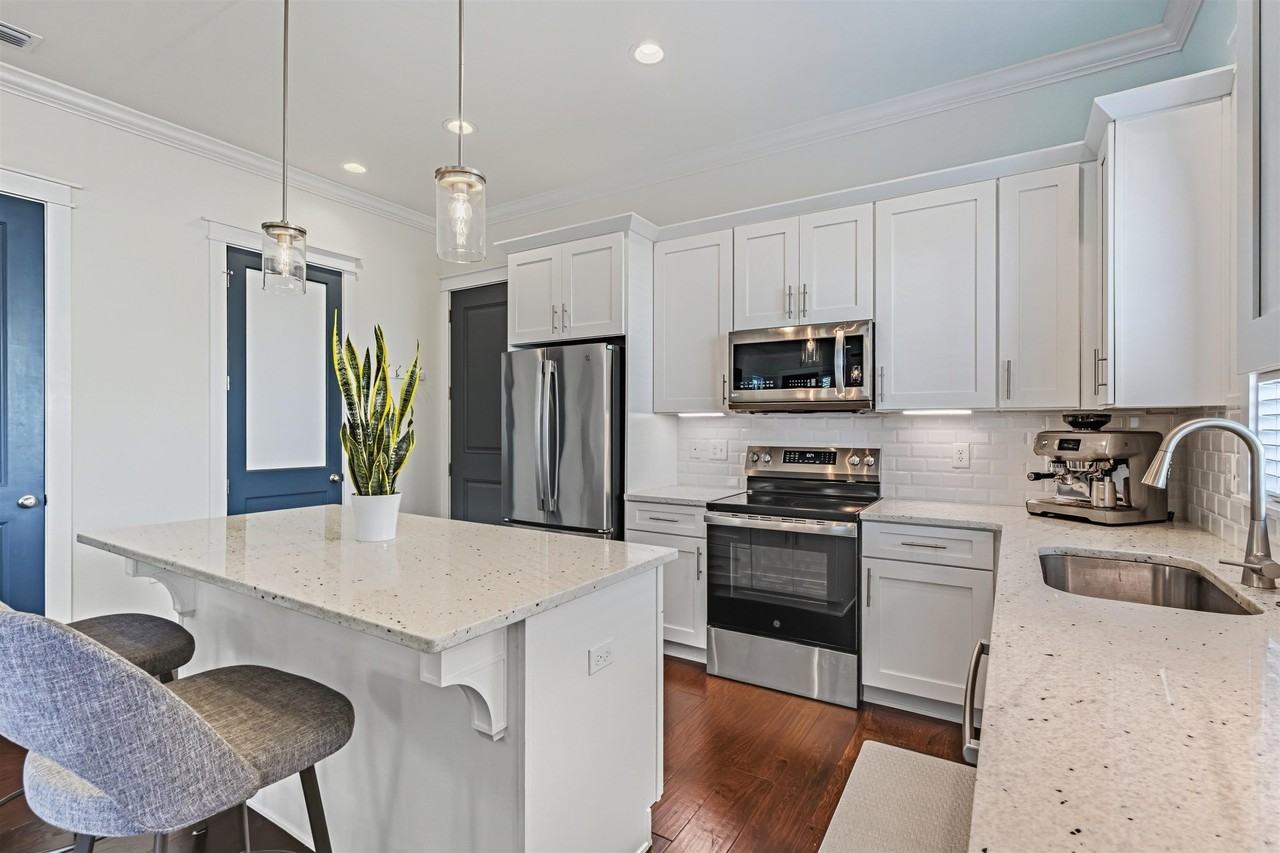 411 Glenview Dr - Photo 4 of 29