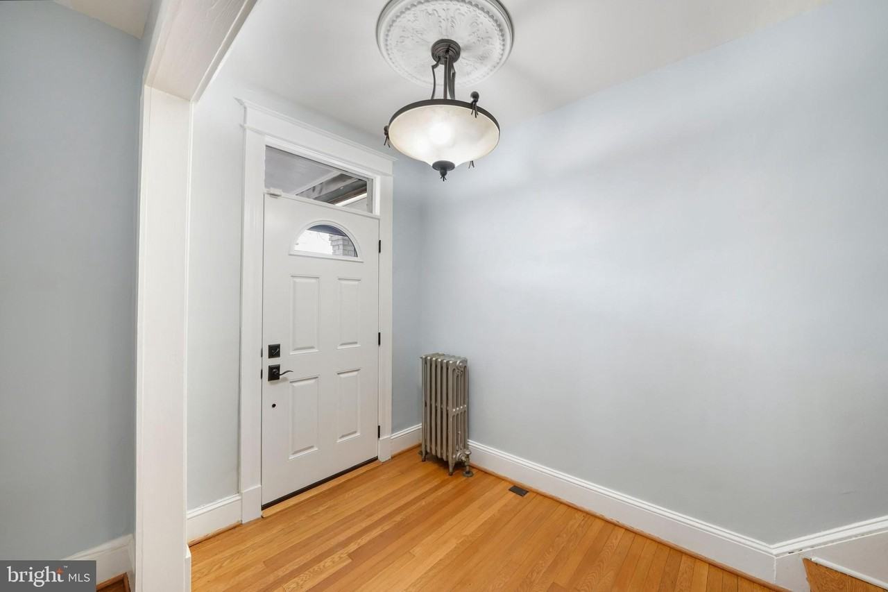 7139 Georgia Ave Nw - Photo 2 of 36