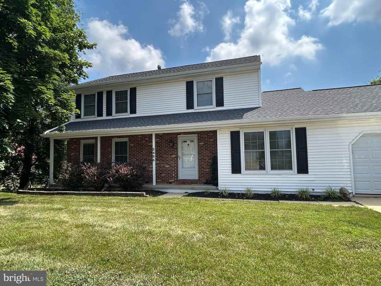 2425 Calf Run Dr - Photo 2 of 7