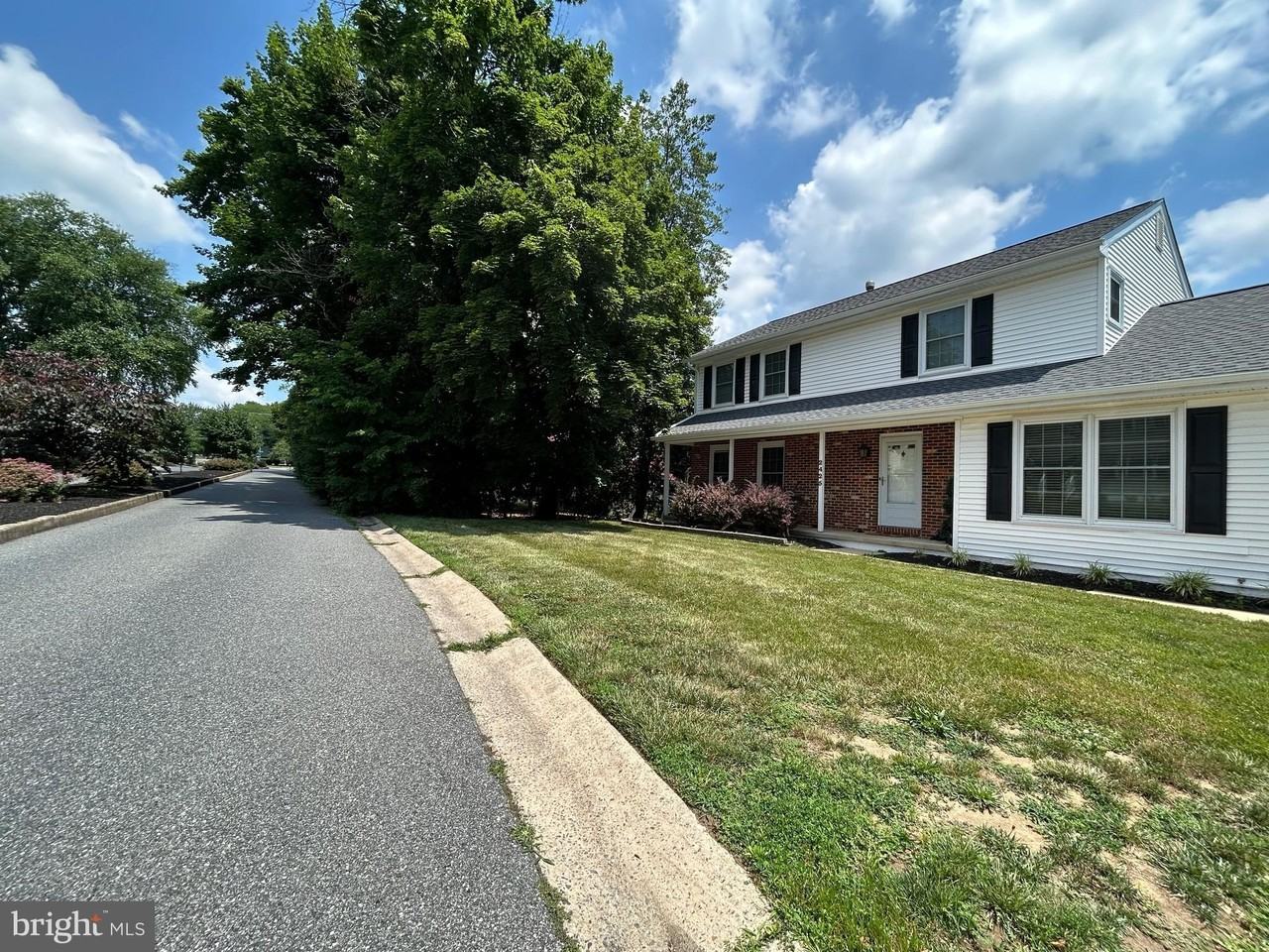 2425 Calf Run Dr - Photo 3 of 7