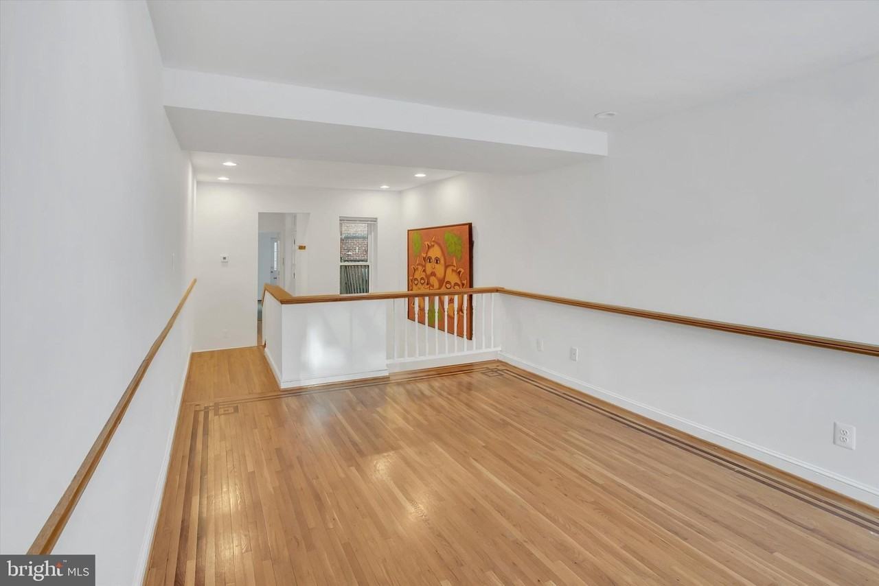 805 S Charles St - Photo 2 of 34