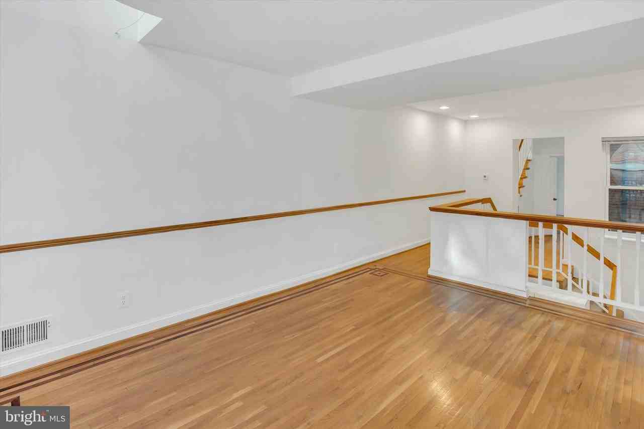 805 S Charles St - Photo 3 of 34