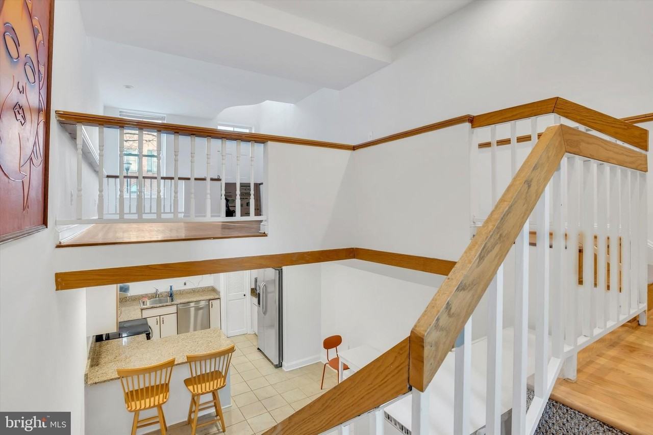 805 S Charles St - Photo 5 of 34