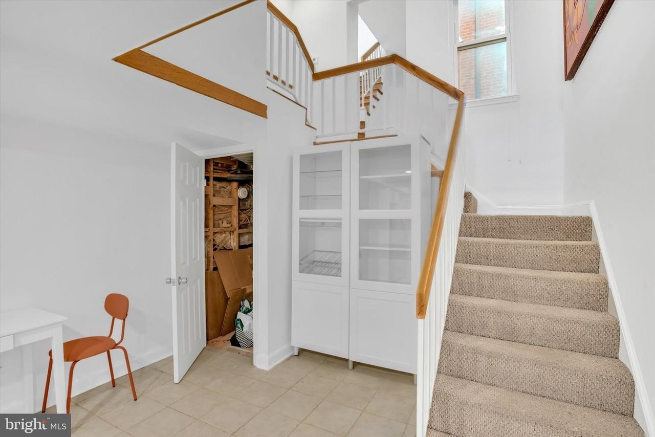 805 S Charles St - Photo 6 of 34