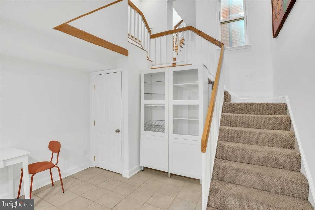 805 S Charles St - Photo 7 of 34