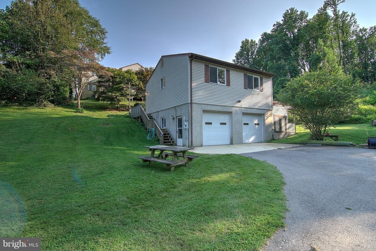 5105 Shore Dr - Photo 3 of 24