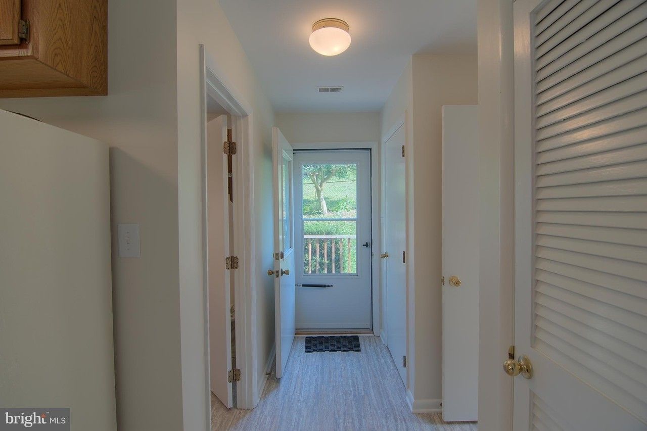 5105 Shore Dr - Photo 5 of 24