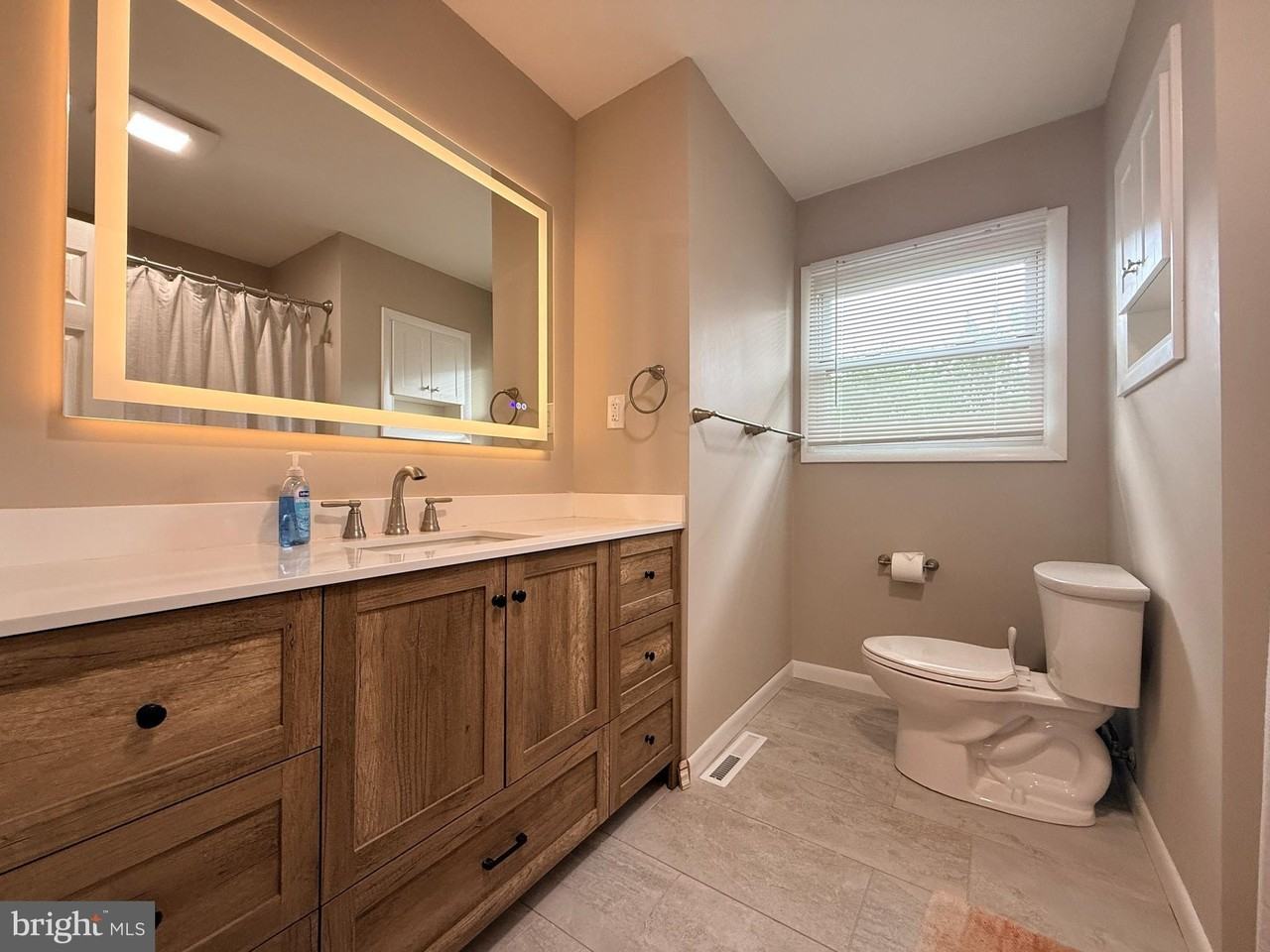 316 Queen St - Photo 4 of 18
